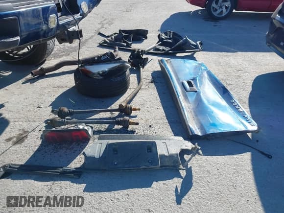 ✅ 2017 Chevrolet Silverado 2500HD Work Truck • VIN: 1GC1KUEY1HF191604 • Lot: 41229847. Wystawiony na IAAI z przebiegiem 90 103 mil. Bezpłatny archiwum sprzedaży aukcyjnych z USA i szczegółowy raport historii pojazdu na DreamBid. Zdjęcie 12.