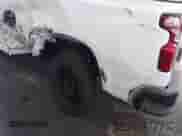 2021 Chevrolet Silverado 1500 Work Truck z VIN 3GCNWAEF8MG164749, wystawiony jako IAAI lot #43632324 z przebiegiem 90 987 mil mil oraz . Historia ofert i sprzedaży dostępna na DreamBid. Obrazek 13.