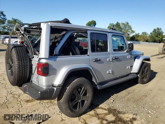 ✅ 2022 Jeep Wrangler Unlimited Sahara Altitude • VIN: 1C4HJXEG4NW222723 • Lot: 84658285. Wystawiony na Copart z przebiegiem Nie podano. Bezpłatny archiwum sprzedaży aukcyjnych z USA i szczegółowy raport historii pojazdu na DreamBid. Zdjęcie 3.