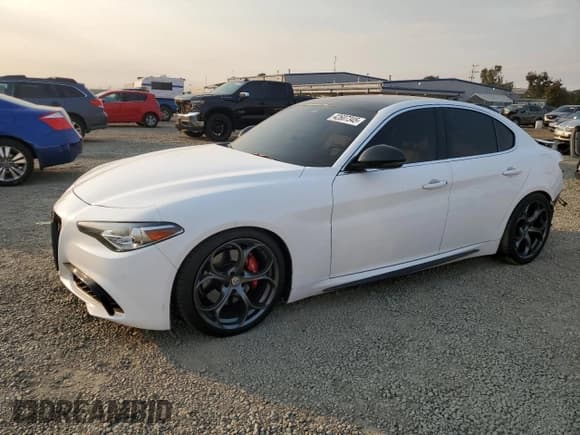✅ 2021 Alfa Romeo Giulia Ti Sport • VIN: ZARFAMBN7M7640412 • Lot: 42607345. Listed on Copart with 46,415 mi. Free auction sales archive from the USA and detailed vehicle history report at DreamBid. Image 1.