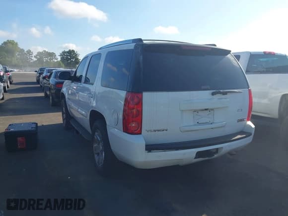 ✅ 2007 GMC Yukon SLT • VIN: 1GKFC13047R143109 • Lot: 42767807. Listed on IAAI with 200,156 mi. Free auction sales archive from the USA and detailed vehicle history report at DreamBid. Image 3.