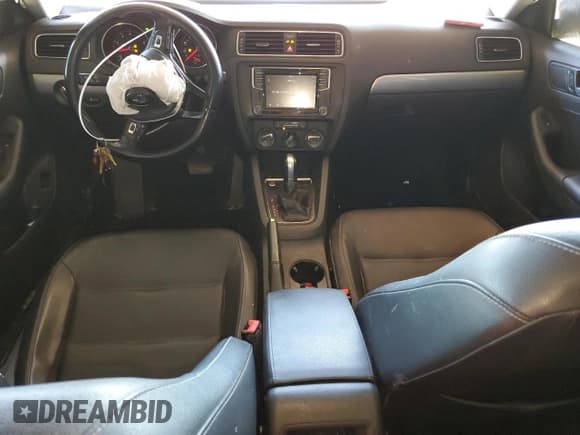 ✅ 2018 Volkswagen Jetta SE • VIN: 3VWDB7AJ5JM259896 • Лот: 87261945. Опубликован ранее на Copart с пробегом 150 589 миль. Бесплатный доступ к архиву аукционных продаж из США и подробный отчёт об истории автомобиля на DreamBid. Изображение 8.