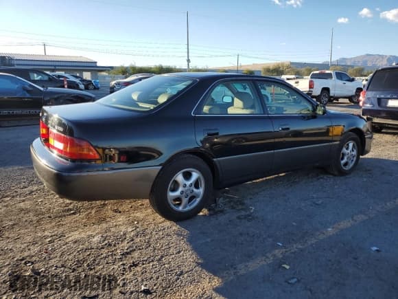 ✅ 1999 Lexus ES 300 • VIN: JT8BF28G8X5056834 • Lot: 89728125. Wystawiony na Copart z przebiegiem 155 844 mil. Bezpłatny archiwum sprzedaży aukcyjnych z USA i szczegółowy raport historii pojazdu na DreamBid. Zdjęcie 3.