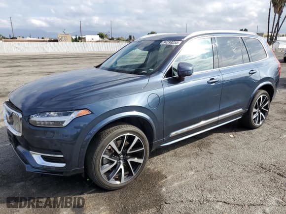 ✅ 2021 Volvo XC90 Inscription Expression • VIN: YV4BR00K3M1687780 • Lot: 84299255. Listed on Copart with 49,240 mi. Free auction sales archive from the USA and detailed vehicle history report at DreamBid. Image 1.