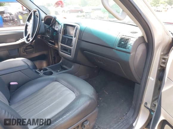 ✅ 2004 Mercury Mountaineer • VIN: 4M2DU86E34ZJ53426 • Лот: 42410215. Опубликован ранее на IAAI с пробегом 150 471 миль. Бесплатный доступ к архиву аукционных продаж из США и подробный отчёт об истории автомобиля на DreamBid. Изображение 5.