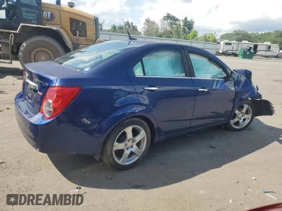 2012 Chevrolet Sonic LTZ z VIN 1G1JE5SB4C4213587, wystawiony jako Copart lot #63077975 z przebiegiem Nie podano mil oraz Szkoda całkowita • Salvage title. Historia ofert i sprzedaży dostępna na DreamBid. Obrazek 3.