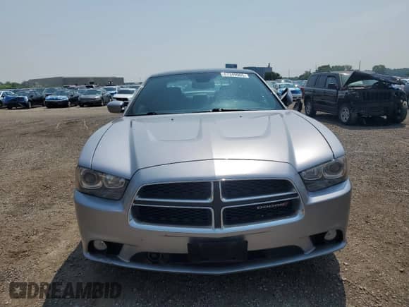 ✅ 2013 Dodge Charger RT • VIN: 2C3CDXDT4DH702181 • Lot: 67349965. Wystawiony na Copart z przebiegiem 109 187 mil. Bezpłatny archiwum sprzedaży aukcyjnych z USA i szczegółowy raport historii pojazdu na DreamBid. Zdjęcie 5.