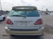 ✅ 2000 Lexus RX 300 • VIN: JT6HF10U9Y0132266 • Lot: 43009397. Wystawiony na IAAI z przebiegiem 175 445 mil. Bezpłatny archiwum sprzedaży aukcyjnych z USA i szczegółowy raport historii pojazdu na DreamBid. Zdjęcie 16.