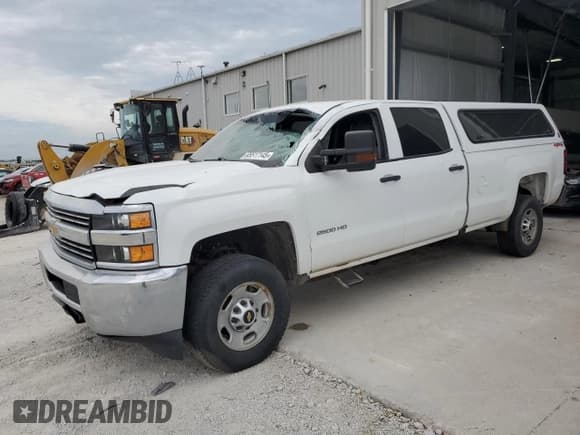✅ 2018 Chevrolet Silverado 2500HD Work Truck • VIN: 1GC1KUEG3JF261665 • Лот: 65517145. Опубликован ранее на Copart с пробегом 85 140 миль. Бесплатный доступ к архиву аукционных продаж из США и подробный отчёт об истории автомобиля на DreamBid. Изображение 1.