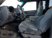 ✅ 2002 Chevrolet S-10 LS • VIN: 1GCCS19W728186564 • Лот: 88033325. Опубликован ранее на Copart с пробегом 90 665 миль. Бесплатный доступ к архиву аукционных продаж из США и подробный отчёт об истории автомобиля на DreamBid. Изображение 7.