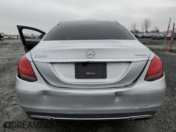 ✅ 2020 Mercedes-Benz C 300 • VIN: 55SWF8EB3LU327370 • Lot: 84667564. Wystawiony na Copart z przebiegiem 59 810 mil. Bezpłatny archiwum sprzedaży aukcyjnych z USA i szczegółowy raport historii pojazdu na DreamBid. Zdjęcie 6.