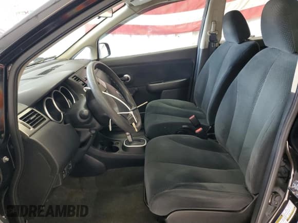 ✅ 2010 Nissan Versa S • VIN: 3N1BC1CPXAL460885 • Lot: 84963105. Wystawiony na Copart z przebiegiem 127 517 mil. Bezpłatny archiwum sprzedaży aukcyjnych z USA i szczegółowy raport historii pojazdu na DreamBid. Zdjęcie 7.