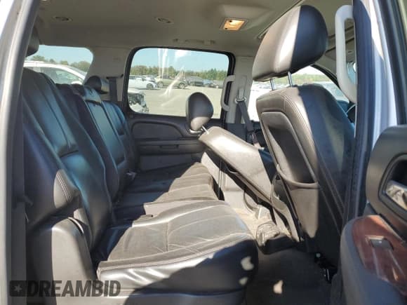 ✅ 2011 Chevrolet Suburban LT • VIN: 1GNSKJE37BR365566 • Lot: 76254654. Wystawiony na Copart z przebiegiem 138 195 mil. Bezpłatny archiwum sprzedaży aukcyjnych z USA i szczegółowy raport historii pojazdu na DreamBid. Zdjęcie 11.