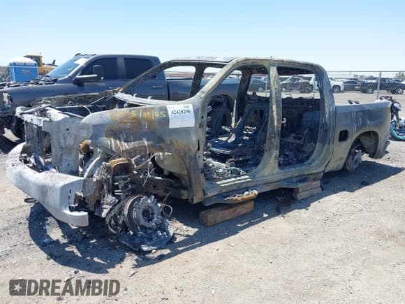 ✅ 2020 Chevrolet Silverado 1500 RST • VIN: 1GCUYEED4LZ257536 • Lot: 42428290. Wystawiony na IAAI z przebiegiem Nie podano. Bezpłatny archiwum sprzedaży aukcyjnych z USA i szczegółowy raport historii pojazdu na DreamBid. Zdjęcie 2.