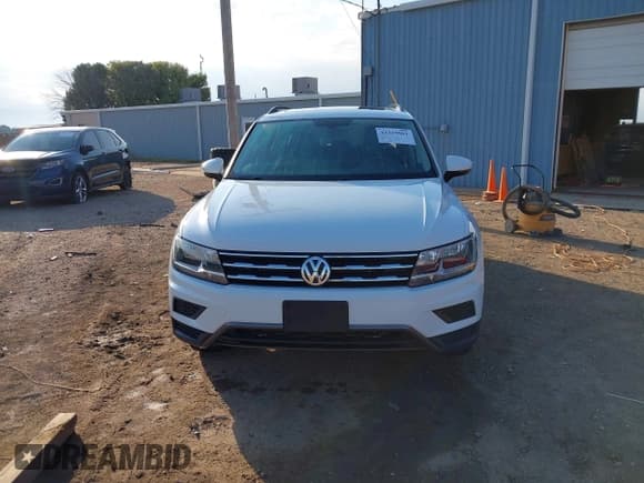 ✅ 2020 Volkswagen Tiguan SE • VIN: 3VV3B7AX8LM041426 • Lot: 43329061. Listed on IAAI with 32,370 mi. Free auction sales archive from the USA and detailed vehicle history report at DreamBid. Image 12.
