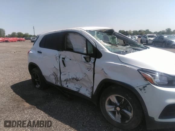 ✅ 2021 Chevrolet Trax LS • VIN: KL7CJKSBXMB302858 • Lot: 42356370. Listed on IAAI with 40,838 mi. Free auction sales archive from the USA and detailed vehicle history report at DreamBid. Image 6.