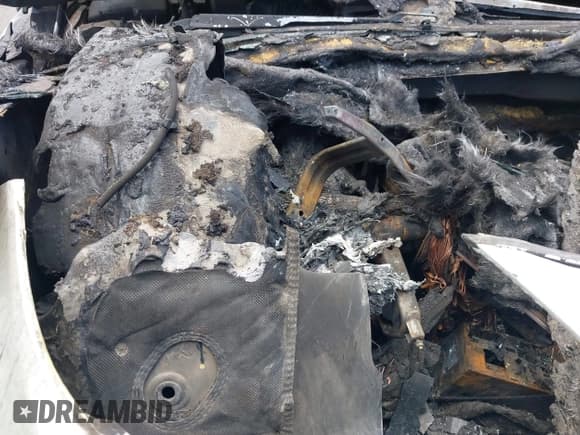 ✅ 2014 Hyundai Azera Limited • VIN: KMHFH4JG7EA354729 • Лот: 42083456. Опубликован ранее на IAAI с пробегом Не указан. Бесплатный доступ к архиву аукционных продаж из США и подробный отчёт об истории автомобиля на DreamBid. Изображение 7.