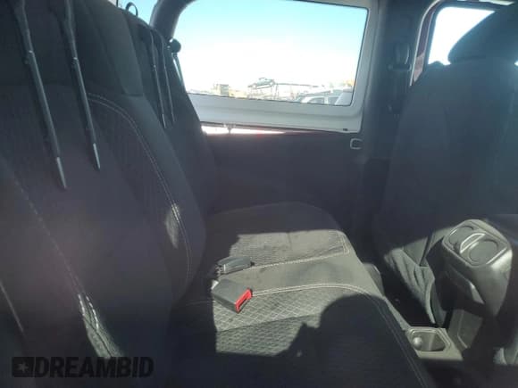 ✅ 2021 Jeep Wrangler Islander • VIN: 1C4GJXAN4MW695763 • Lot: 91552795. Wystawiony na Copart z przebiegiem 60 864 mil. Bezpłatny archiwum sprzedaży aukcyjnych z USA i szczegółowy raport historii pojazdu na DreamBid. Zdjęcie 10.