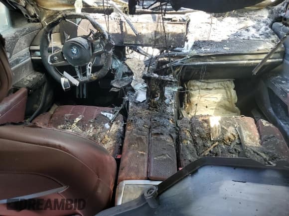 ✅ 2023 BMW i7 xDrive60 • VIN: WBY53EJ04PCN64055 • Лот: 64251325. Опубликован ранее на Copart с пробегом Не указан. Бесплатный доступ к архиву аукционных продаж из США и подробный отчёт об истории автомобиля на DreamBid. Изображение 8.