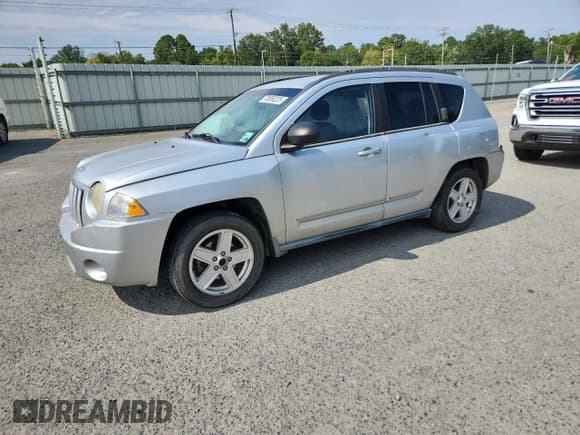 ✅ 2010 Jeep Compass Sport • VIN: 1J4NT4FB9AD578521 • Lot: 70589235. Wystawiony na Copart z przebiegiem 121 953 mil. Bezpłatny archiwum sprzedaży aukcyjnych z USA i szczegółowy raport historii pojazdu na DreamBid. Zdjęcie 1.