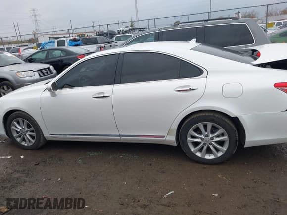 ✅ 2010 Lexus ES 330 • VIN: JTHBK1EG0A2378662 • Lot: 43629565. Wystawiony na IAAI z przebiegiem 205 390 mil. Bezpłatny archiwum sprzedaży aukcyjnych z USA i szczegółowy raport historii pojazdu na DreamBid. Zdjęcie 14.