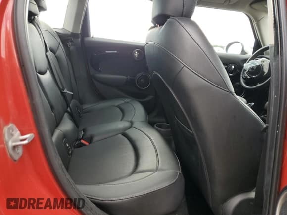 ✅ 2015 MINI Hardtop 4 Door S • VIN: WMWXU3C54F2B57314 • Lot: 56327705. Wystawiony na Copart z przebiegiem 89 986 mil. Bezpłatny archiwum sprzedaży aukcyjnych z USA i szczegółowy raport historii pojazdu na DreamBid. Zdjęcie 10.