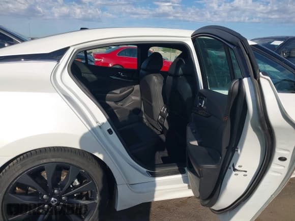 ✅ 2020 Nissan Maxima SR • VIN: 1N4AA6EV5LC385959 • Lot: 43395844. Listed on IAAI with 120,332 mi. Free auction sales archive from the USA and detailed vehicle history report at DreamBid. Image 8.