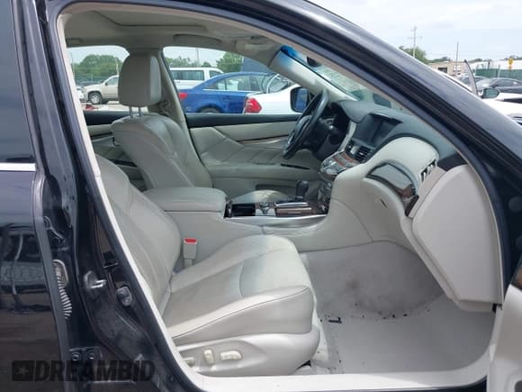 ✅ 2011 Infiniti M • VIN: JN1BY1AR0BM370318 • Lot: 42827235. Wystawiony na IAAI z przebiegiem 194 026 mil. Bezpłatny archiwum sprzedaży aukcyjnych z USA i szczegółowy raport historii pojazdu na DreamBid. Zdjęcie 5.