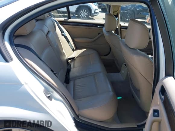 ✅ 2002 BMW 3 Series 325i • VIN: WBAEV33412PD00325 • Lot: 43284640. Listed on IAAI with 154,783 mi. Free auction sales archive from the USA and detailed vehicle history report at DreamBid. Image 8.