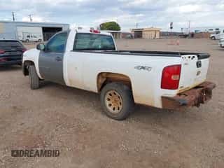 2010 Chevrolet Silverado 1500 Work Truck z VIN 1GCPKPE01AZ262617, wystawiony jako IAAI lot #43338488 z przebiegiem 268 297 mil mil oraz . Historia ofert i sprzedaży dostępna na DreamBid. Obrazek 3.