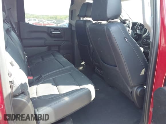 ✅ 2019 Chevrolet Silverado 1500 LT • VIN: 1GCUYDED0KZ156731 • Lot: 43013452. Wystawiony na IAAI z przebiegiem 61 357 mil. Bezpłatny archiwum sprzedaży aukcyjnych z USA i szczegółowy raport historii pojazdu na DreamBid. Zdjęcie 8.