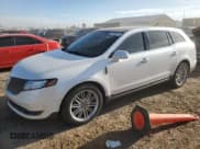 ✅ 2015 Lincoln MKT EcoBoost • VIN: 2LMHJ5AT3FBL04386 • Лот: 80186475. Опубликован ранее на Copart с пробегом 82 298 миль. Бесплатный доступ к архиву аукционных продаж из США и подробный отчёт об истории автомобиля на DreamBid. Изображение 1.