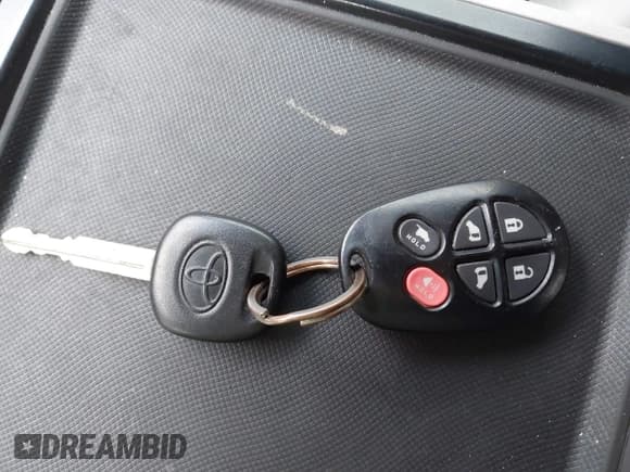 ✅ 2014 Toyota Sienna XLE • VIN: 5TDYK3DCXES436166 • Lot: 43661250. Listed on IAAI with 119,504 mi. Free auction sales archive from the USA and detailed vehicle history report at DreamBid. Image 11.