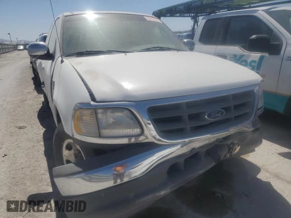 ✅ 2000 Ford F-150 XL • VIN: 1FTRX07LXYKA42551 • Lot: 55891345. Wystawiony na Copart z przebiegiem Nie podano. Bezpłatny archiwum sprzedaży aukcyjnych z USA i szczegółowy raport historii pojazdu na DreamBid. Zdjęcie 5.