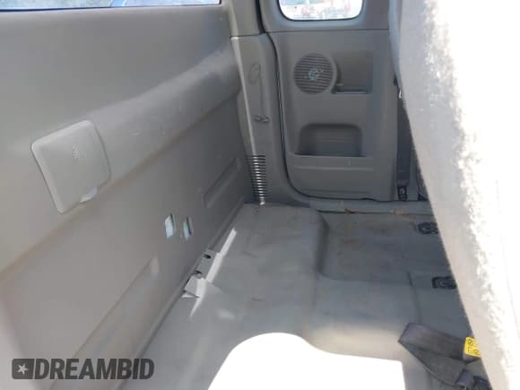 ✅ 2004 Chevrolet Colorado Z85 • VIN: 1GCCS198748133139 • Lot: 43123921. Wystawiony na IAAI z przebiegiem 220 643 mil. Bezpłatny archiwum sprzedaży aukcyjnych z USA i szczegółowy raport historii pojazdu na DreamBid. Zdjęcie 8.