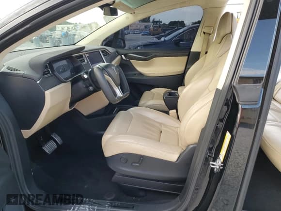 ✅ 2017 Tesla Model X 90D • VIN: 5YJXCDE23HF052176 • Lot: 91972145. Wystawiony na Copart z przebiegiem 71 029 mil. Bezpłatny archiwum sprzedaży aukcyjnych z USA i szczegółowy raport historii pojazdu na DreamBid. Zdjęcie 7.