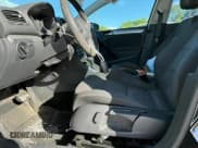 ✅ 2010 Volkswagen Golf • VIN: WVWDA7AJ5AW267163 • Lot: 85809865. Wystawiony na Copart z przebiegiem 256 577 mil. Bezpłatny archiwum sprzedaży aukcyjnych z USA i szczegółowy raport historii pojazdu na DreamBid. Zdjęcie 7.