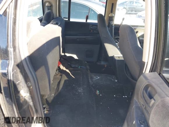 ✅ 2003 Dodge Dakota SLT • VIN: 1D7HL48X93S151422 • Lot: 40661577. Wystawiony na IAAI z przebiegiem 238 586 mil. Bezpłatny archiwum sprzedaży aukcyjnych z USA i szczegółowy raport historii pojazdu na DreamBid. Zdjęcie 8.