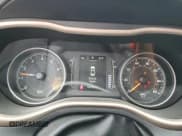 ✅ 2015 Jeep Cherokee Latitude • VIN: 1C4PJMCS9FW648488 • Lot: 71510225. Wystawiony na Copart z przebiegiem 156 788 mil. Bezpłatny archiwum sprzedaży aukcyjnych z USA i szczegółowy raport historii pojazdu na DreamBid. Zdjęcie 9.