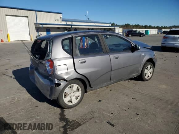 2008 Chevrolet Aveo LS z VIN KL1TD66678B024657, wystawiony jako Copart lot #81039674 z przebiegiem 108 952 mil mil oraz Szkoda całkowita • Salvage title. Historia ofert i sprzedaży dostępna na DreamBid. Obrazek 3.