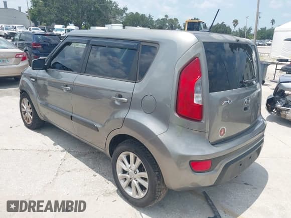 ✅ 2013 Kia Soul • VIN: KNDJT2A54D7605122 • Lot: 40069427. Listed on IAAI with 139,557 mi. Free auction sales archive from the USA and detailed vehicle history report at DreamBid. Image 3.