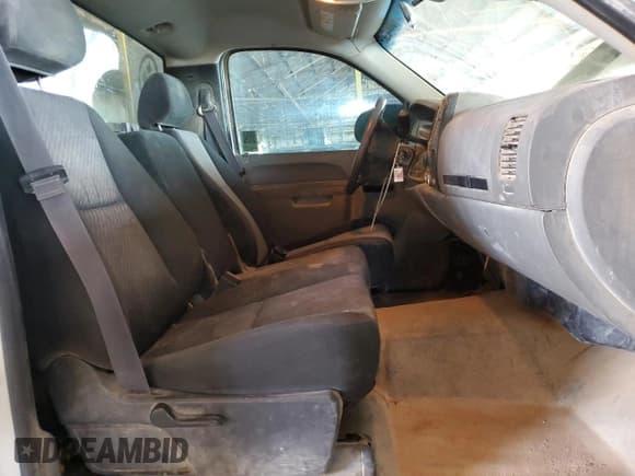 ✅ 2014 Chevrolet Silverado 2500HD Work Truck • VIN: 1GC0CVCG9EF163571 • Lot: 58224585. Wystawiony na Copart z przebiegiem 236 582 mil. Bezpłatny archiwum sprzedaży aukcyjnych z USA i szczegółowy raport historii pojazdu na DreamBid. Zdjęcie 10.