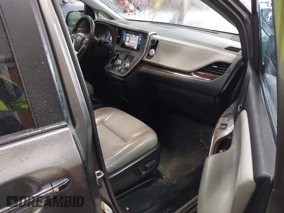 ✅ 2015 Toyota Sienna Limited • VIN: 5TDDK3DC3FS106157 • Lot: 41737202. Listed on IAAI with 173,724 mi. Free auction sales archive from the USA and detailed vehicle history report at DreamBid. Image 5.