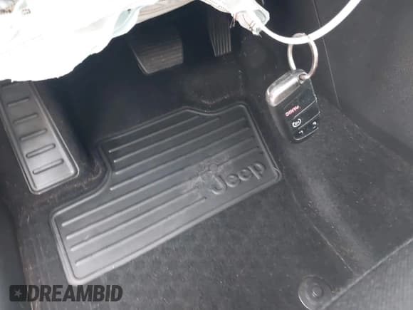 ✅ 2018 Jeep Renegade Sport • VIN: ZACCJBAB1JPH59581 • Lot: 42115576. Listed on IAAI with 115,576 mi. Free auction sales archive from the USA and detailed vehicle history report at DreamBid. Image 11.