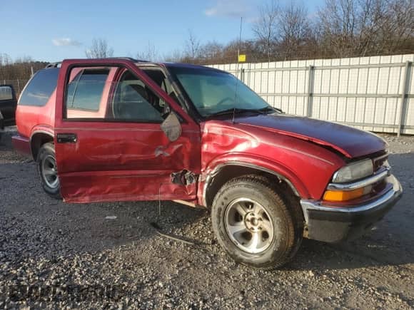 2000 Chevrolet Blazer LT z VIN 1GNCS13W0Y2279860, wystawiony jako Copart lot #85297234 z przebiegiem 192 927 mil mil oraz Szkoda całkowita • Salvage title. Historia ofert i sprzedaży dostępna na DreamBid. Obrazek 4.