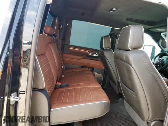 ✅ 2025 GMC Sierra 2500HD Denali Ultimate • VIN: 1GT4UXEY7SF194913 • Lot: 56927885. Wystawiony na Copart z przebiegiem 4 755 mil. Bezpłatny archiwum sprzedaży aukcyjnych z USA i szczegółowy raport historii pojazdu na DreamBid. Zdjęcie 10.