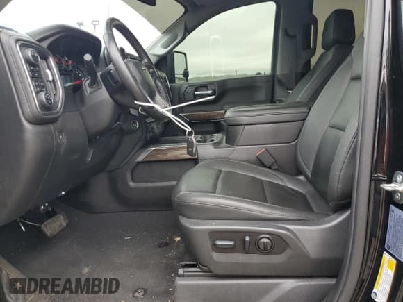 ✅ 2022 Chevrolet Silverado 2500HD LT • VIN: 1GC4YNEY6NF196181 • Lot: 63754575. Wystawiony na Copart z przebiegiem 58 948 mil. Bezpłatny archiwum sprzedaży aukcyjnych z USA i szczegółowy raport historii pojazdu na DreamBid. Zdjęcie 7.