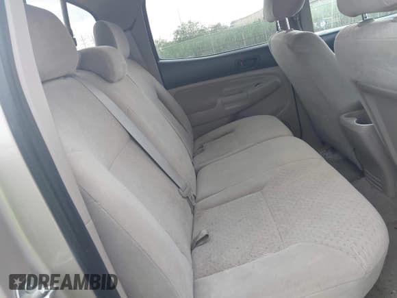 ✅ 2008 Toyota Tacoma • VIN: 5TEMU52N48Z472256 • Lot: 42601232. Wystawiony na IAAI z przebiegiem 304 330 mil. Bezpłatny archiwum sprzedaży aukcyjnych z USA i szczegółowy raport historii pojazdu na DreamBid. Zdjęcie 8.