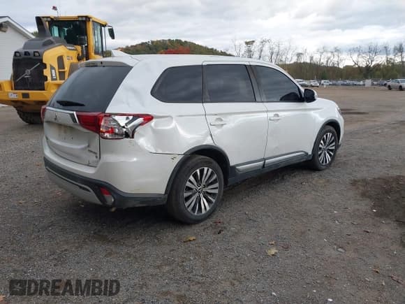 ✅ 2019 Mitsubishi Outlander SE • VIN: JA4AD3A30KZ003816 • Lot: 43538462. Wystawiony na IAAI z przebiegiem 104 012 mil. Bezpłatny archiwum sprzedaży aukcyjnych z USA i szczegółowy raport historii pojazdu na DreamBid. Zdjęcie 4.