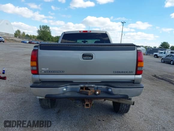 ✅ 2001 Chevrolet Silverado 2500HD LS • VIN: 1GCHK29U81E192996 • Лот: 43303691. Опубликован ранее на IAAI с пробегом 215 663 миль. Бесплатный доступ к архиву аукционных продаж из США и подробный отчёт об истории автомобиля на DreamBid. Изображение 17.